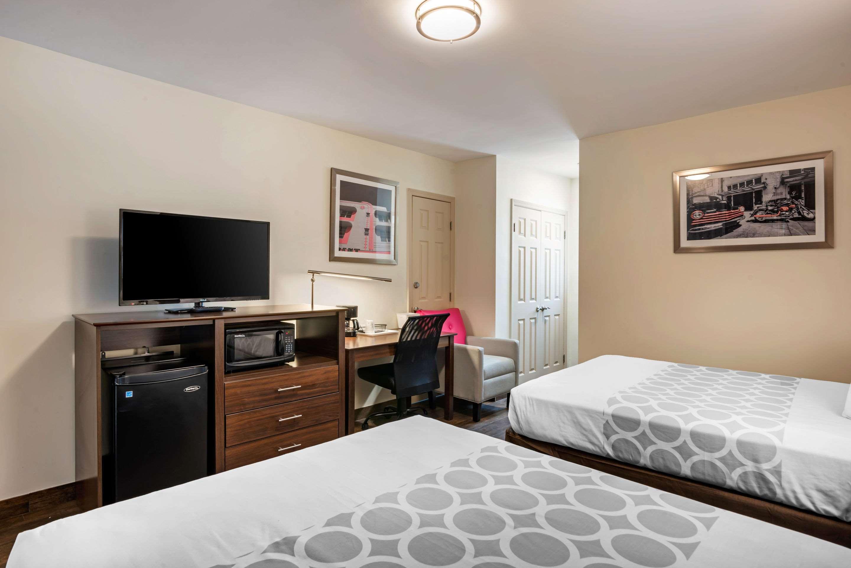 Downtown Hollywood Gardens Inn & Suites Екстериор снимка