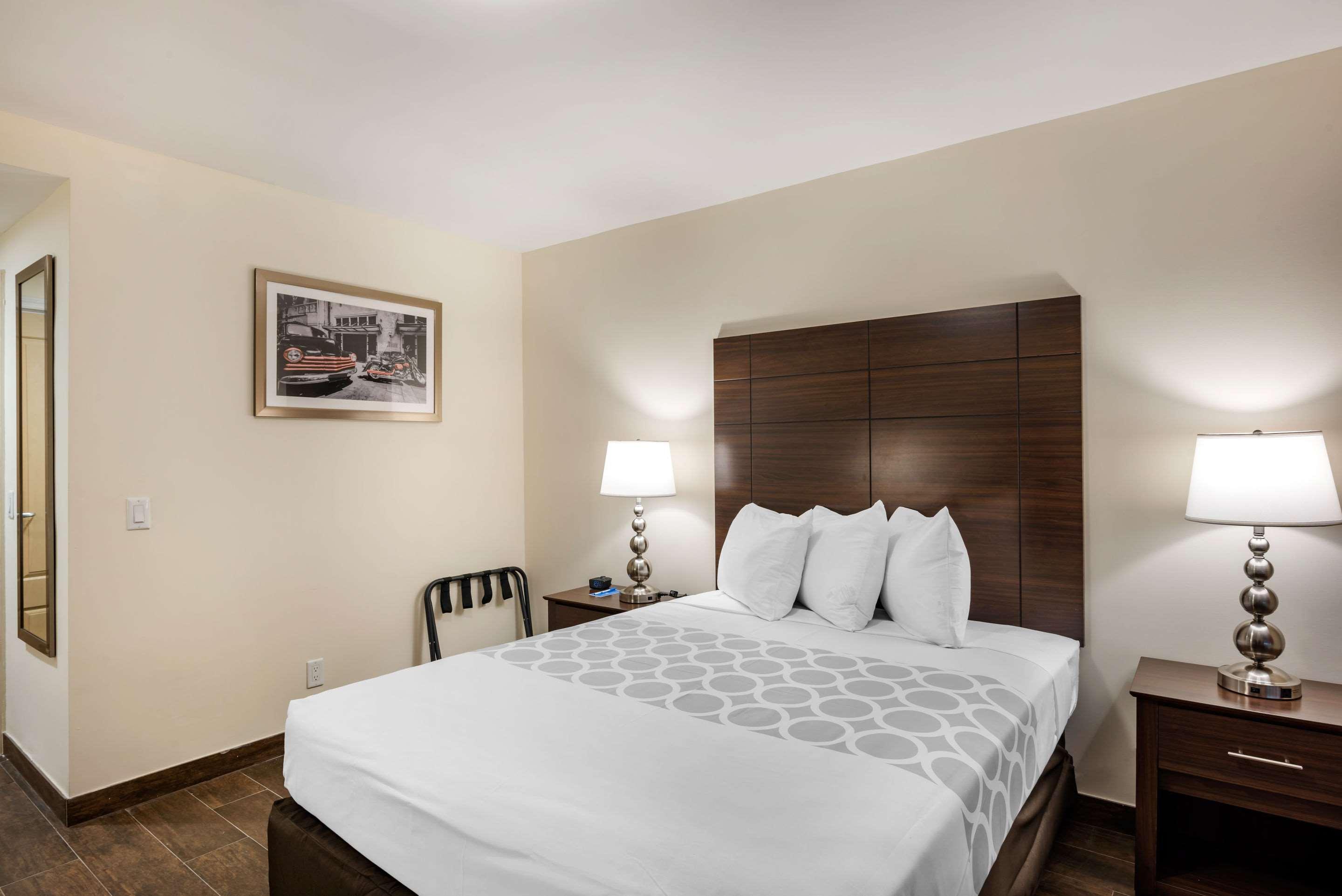 Downtown Hollywood Gardens Inn & Suites Екстериор снимка