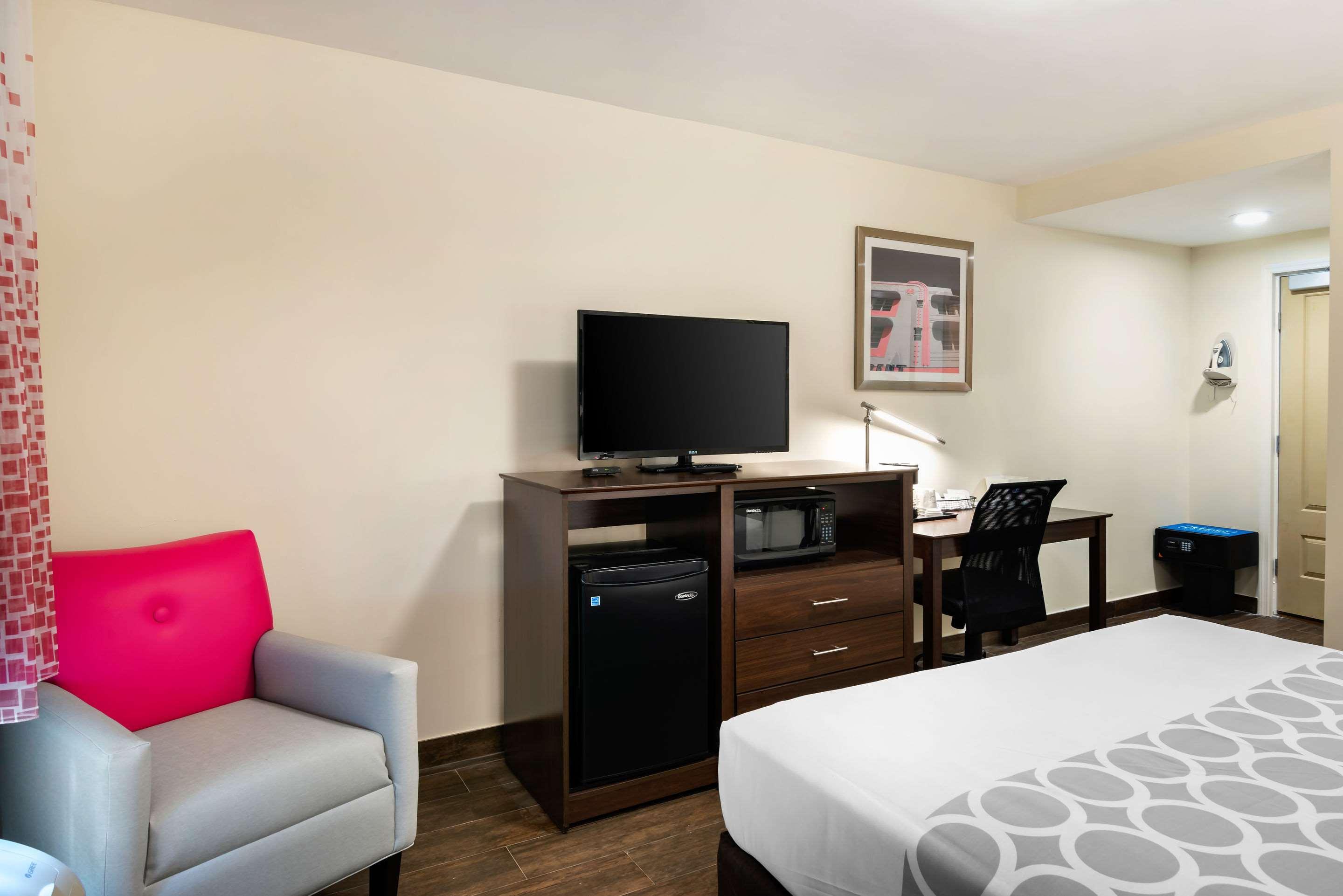Downtown Hollywood Gardens Inn & Suites Екстериор снимка
