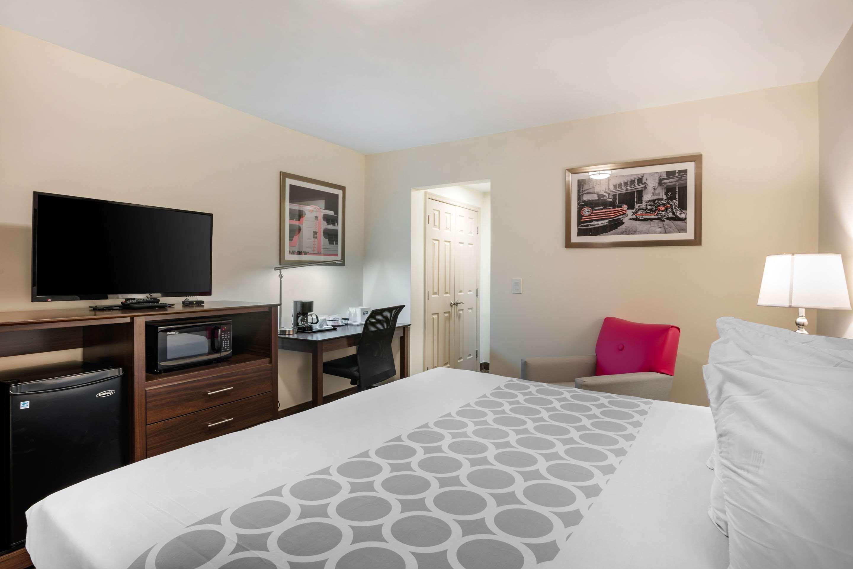Downtown Hollywood Gardens Inn & Suites Екстериор снимка