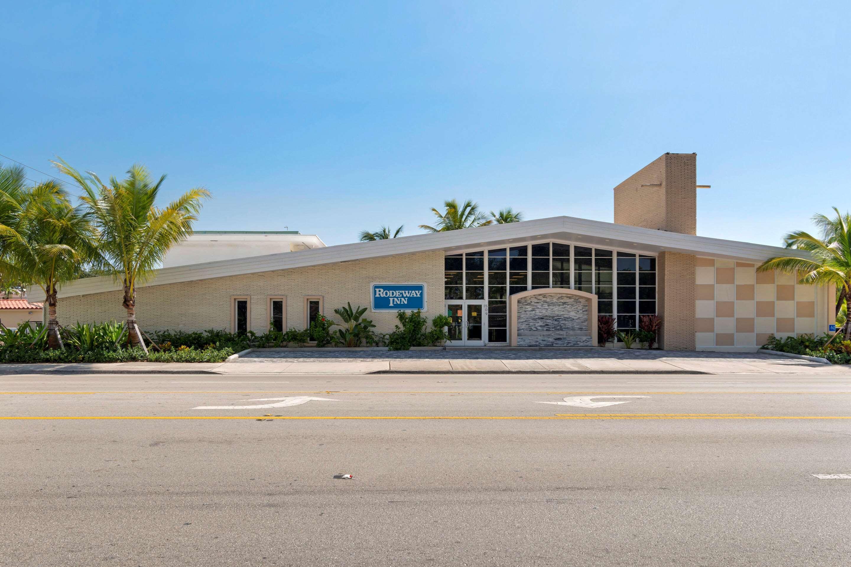 Downtown Hollywood Gardens Inn & Suites Екстериор снимка