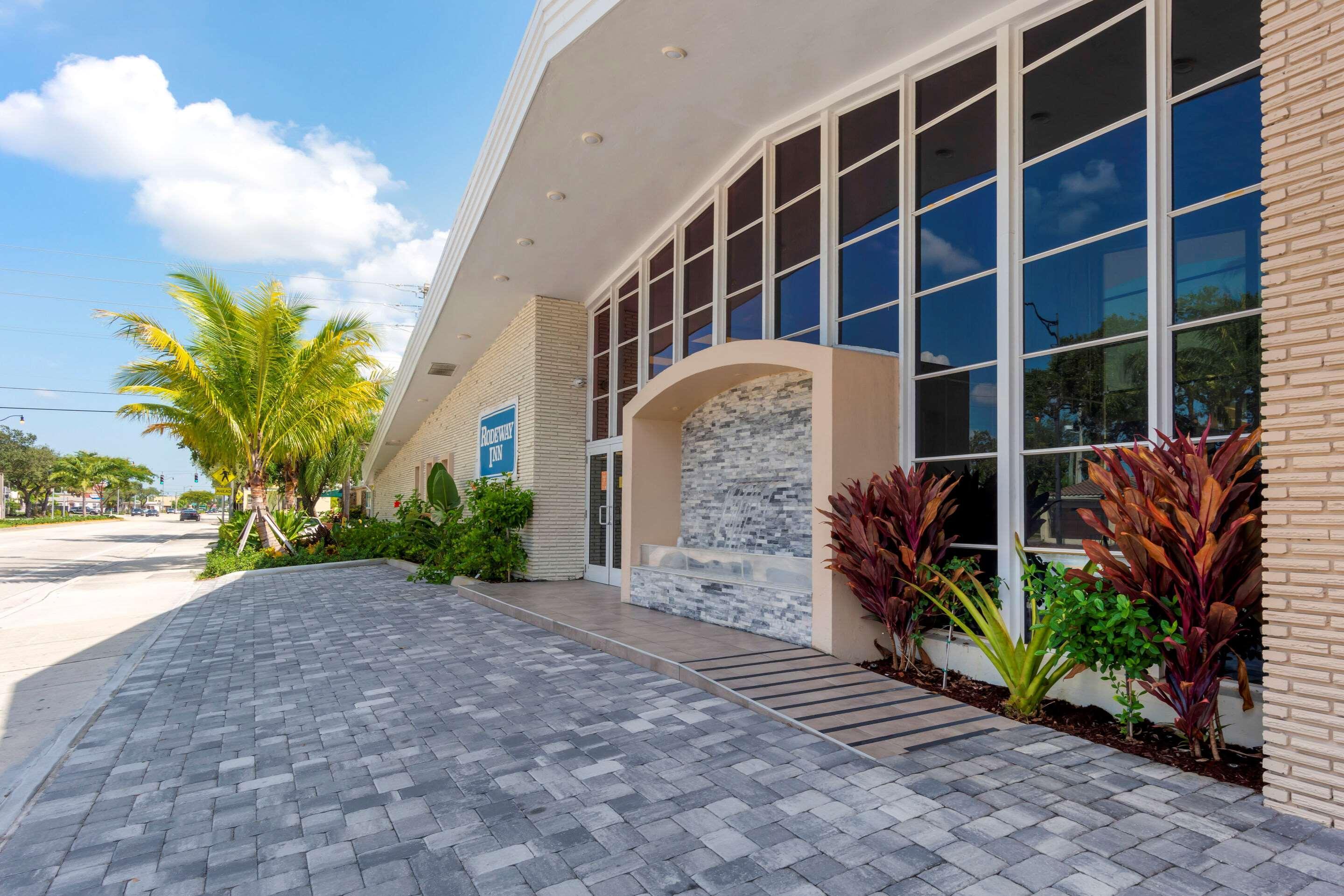 Downtown Hollywood Gardens Inn & Suites Екстериор снимка