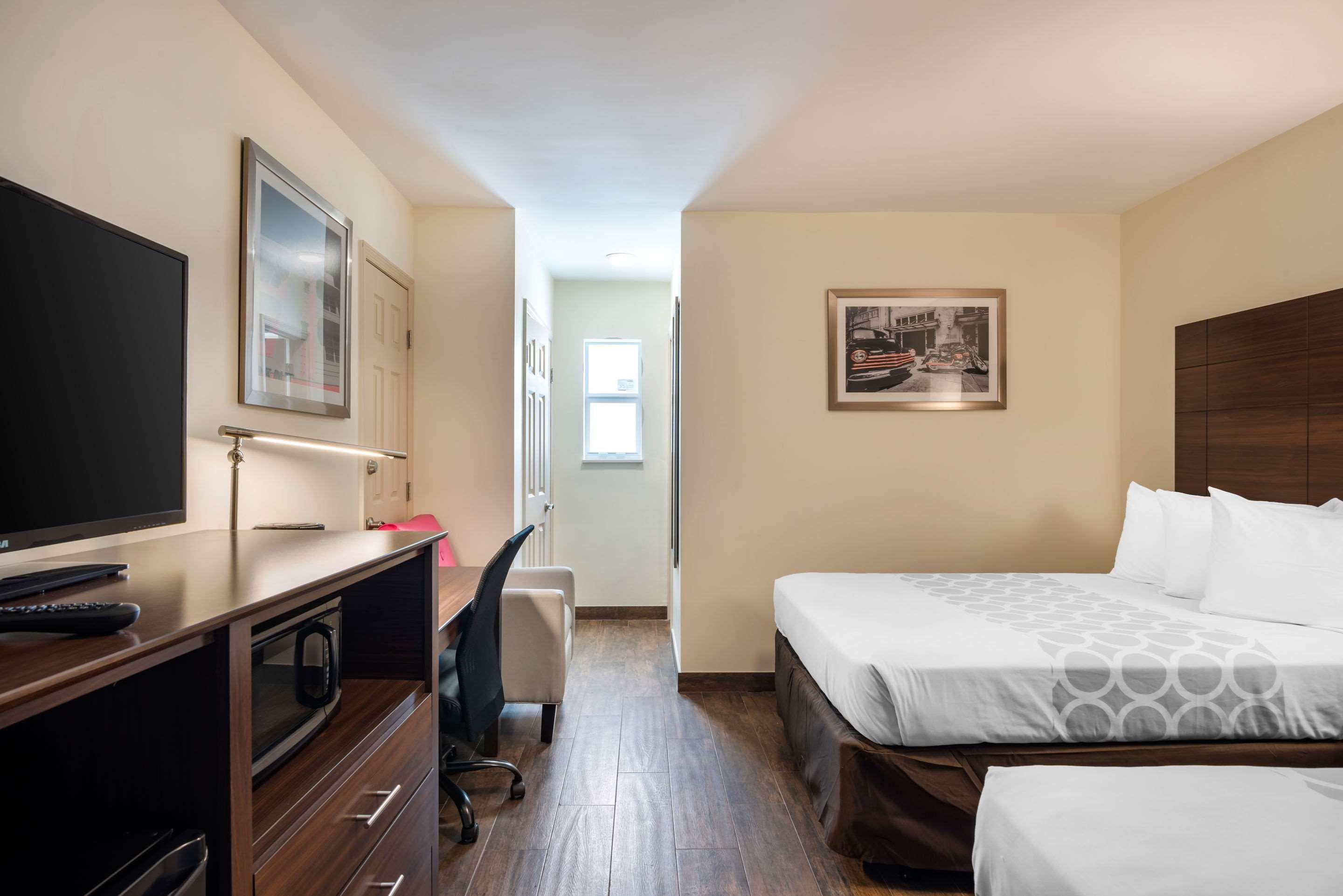 Downtown Hollywood Gardens Inn & Suites Екстериор снимка