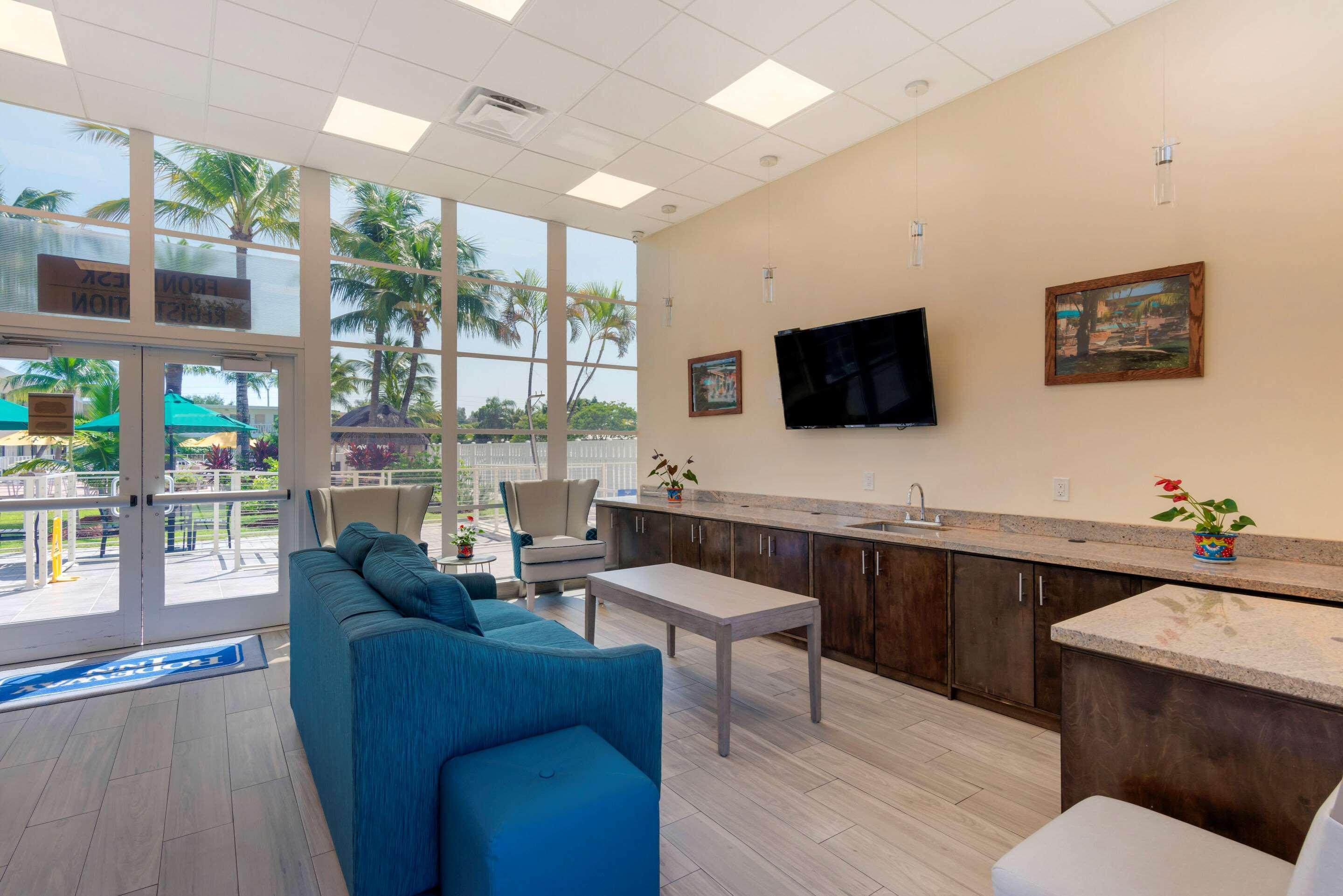 Downtown Hollywood Gardens Inn & Suites Екстериор снимка