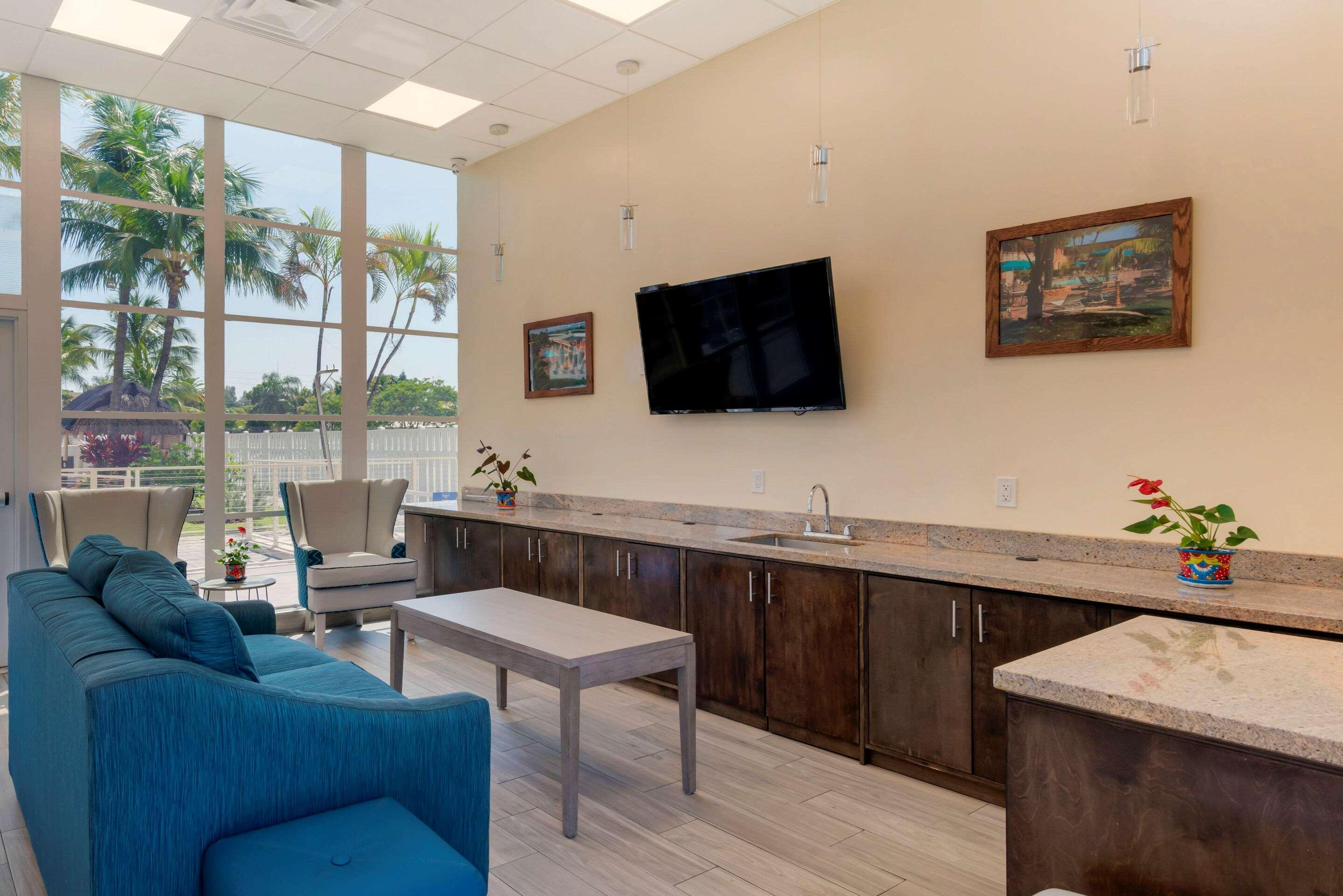 Downtown Hollywood Gardens Inn & Suites Екстериор снимка