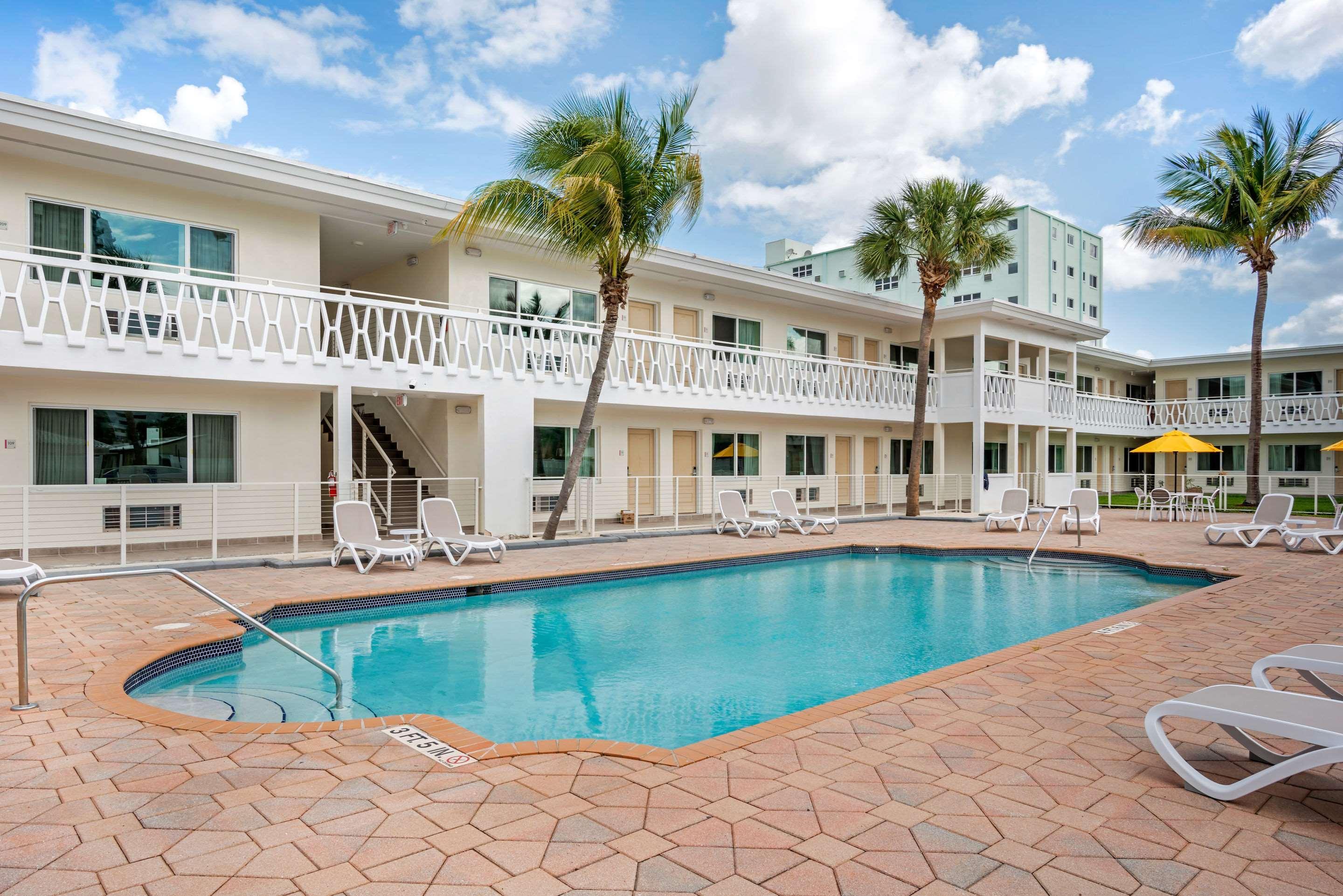 Downtown Hollywood Gardens Inn & Suites Екстериор снимка
