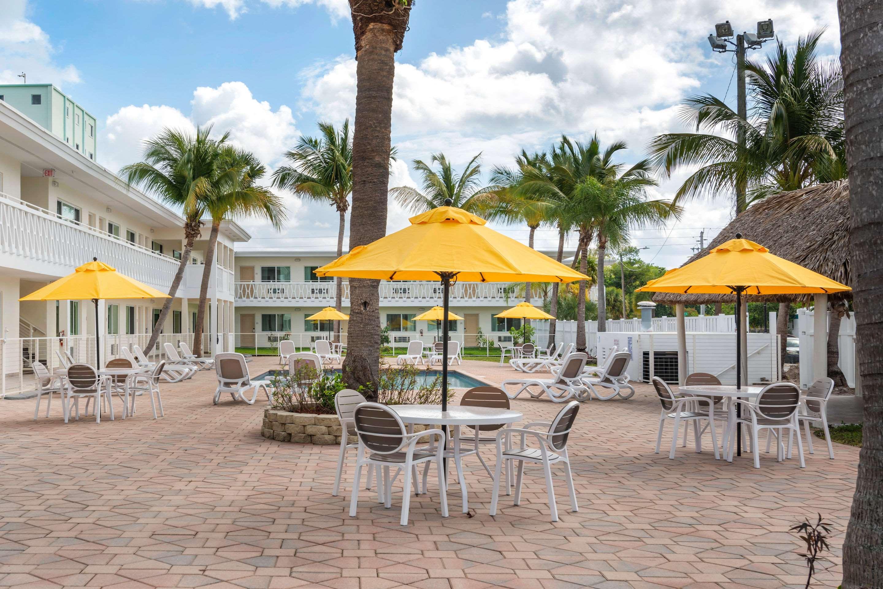 Downtown Hollywood Gardens Inn & Suites Екстериор снимка