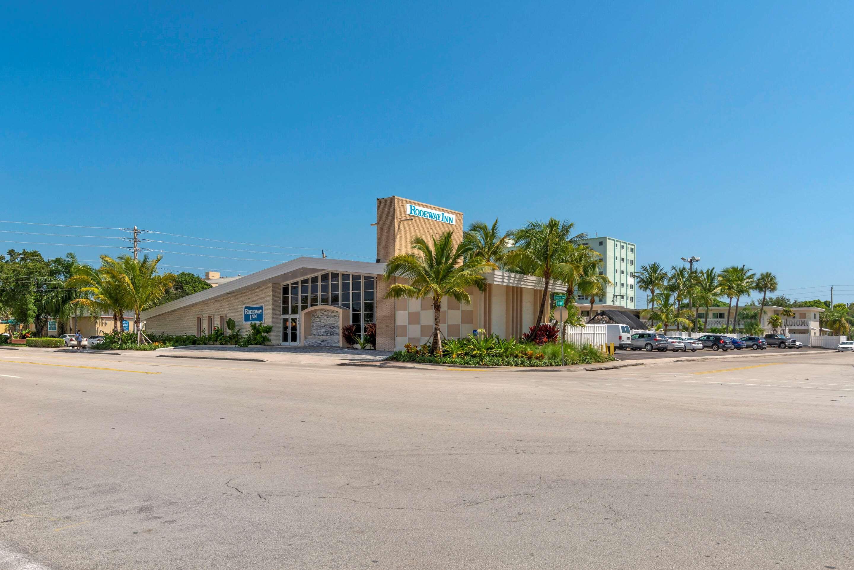 Downtown Hollywood Gardens Inn & Suites Екстериор снимка