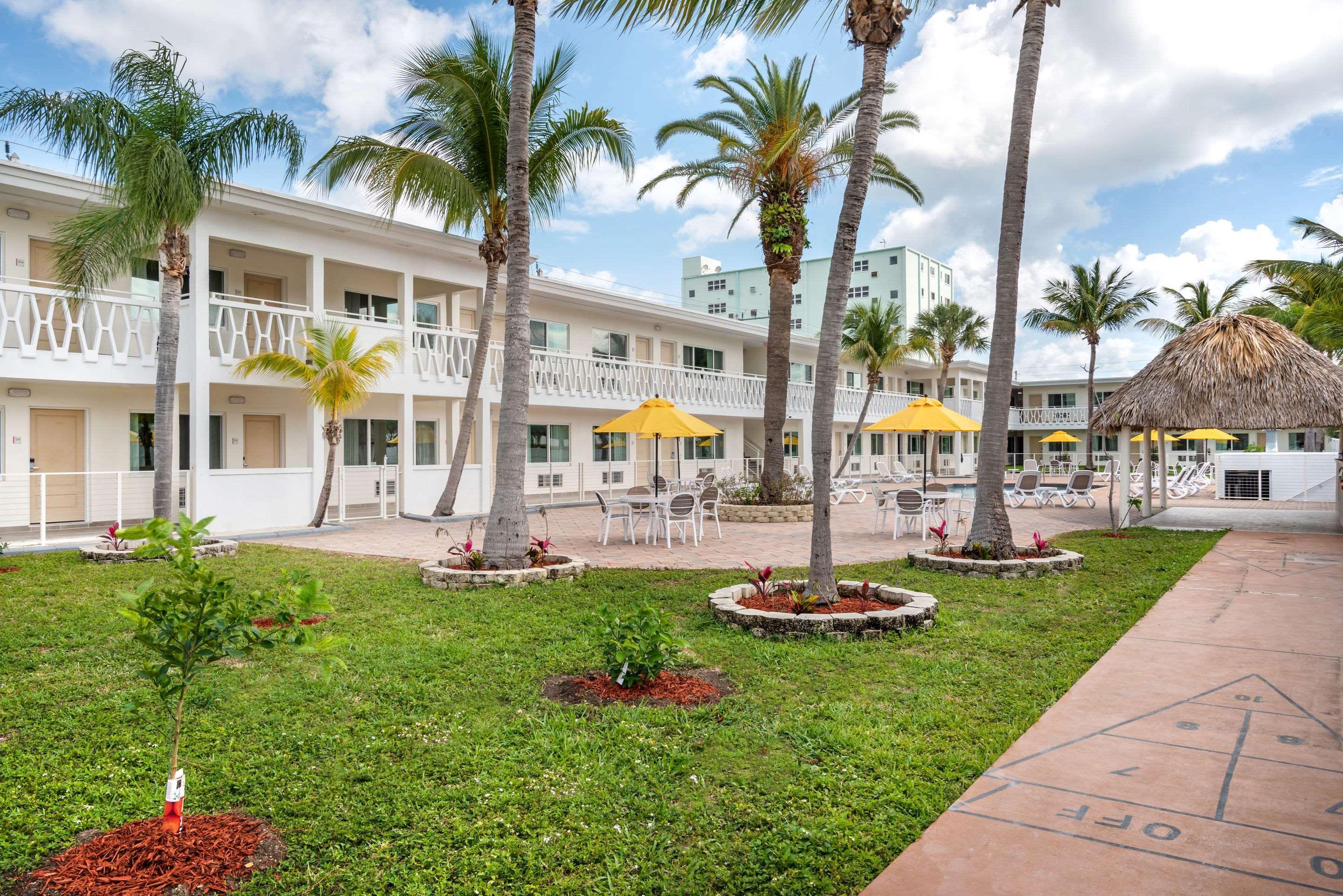 Downtown Hollywood Gardens Inn & Suites Екстериор снимка