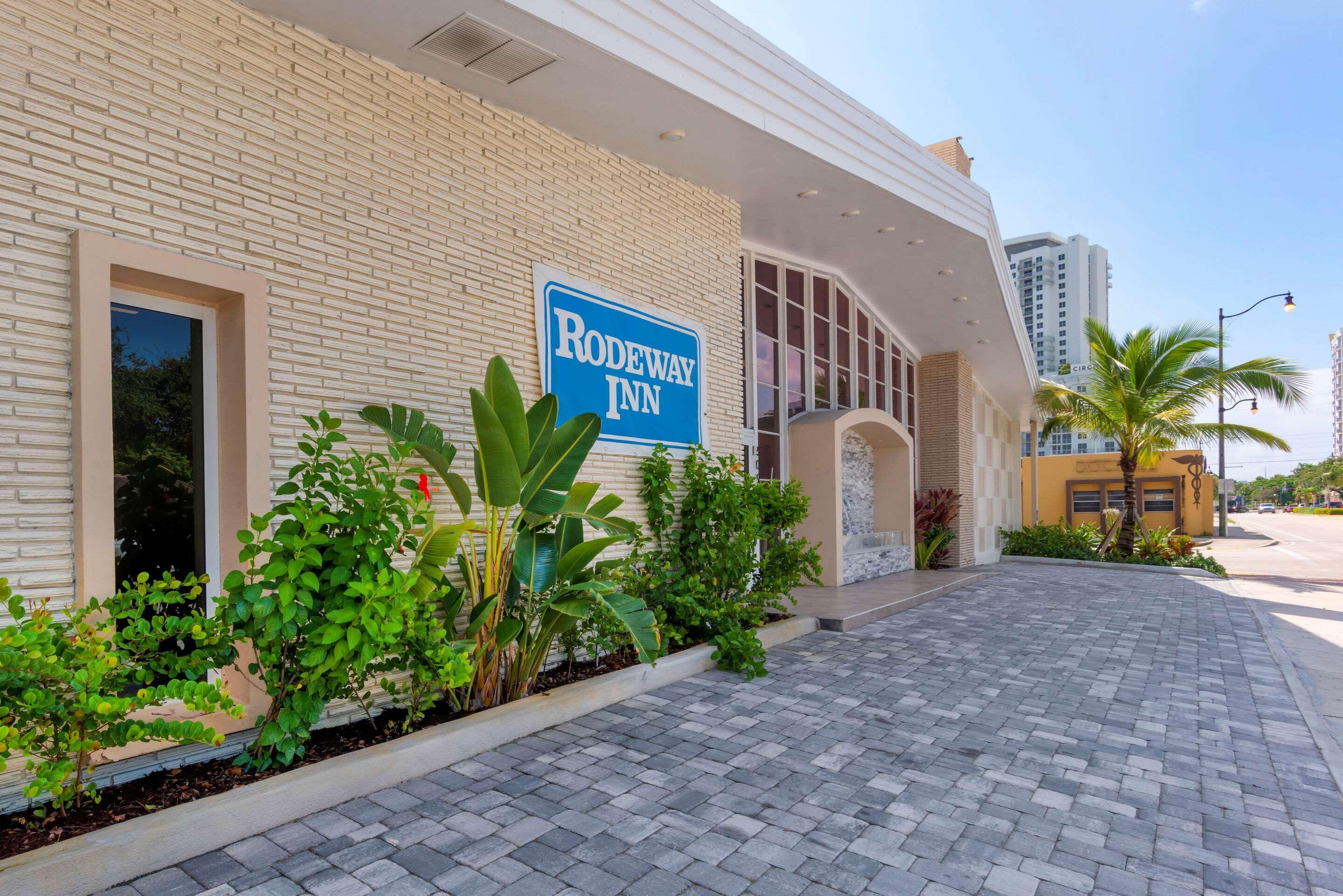 Downtown Hollywood Gardens Inn & Suites Екстериор снимка