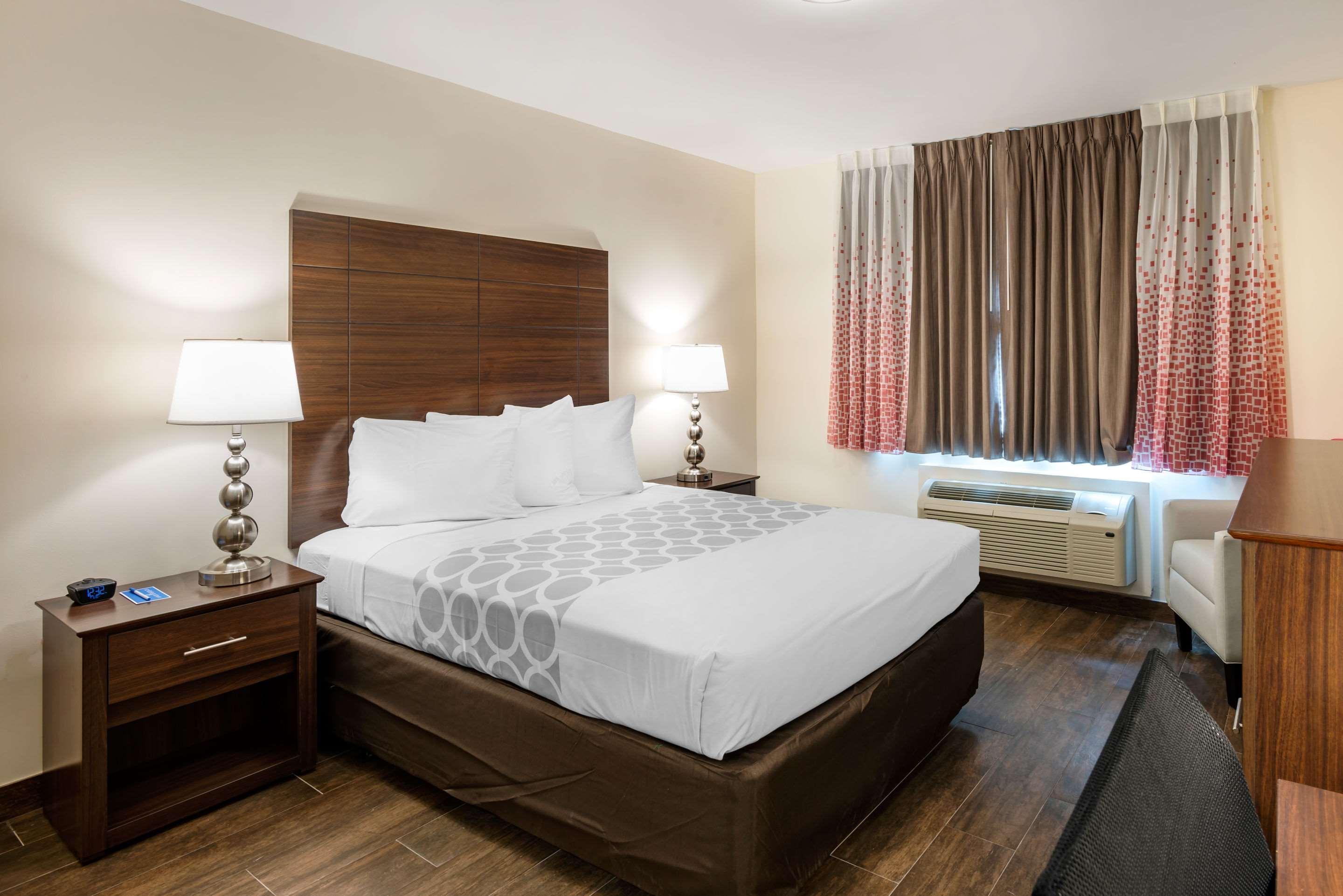 Downtown Hollywood Gardens Inn & Suites Екстериор снимка