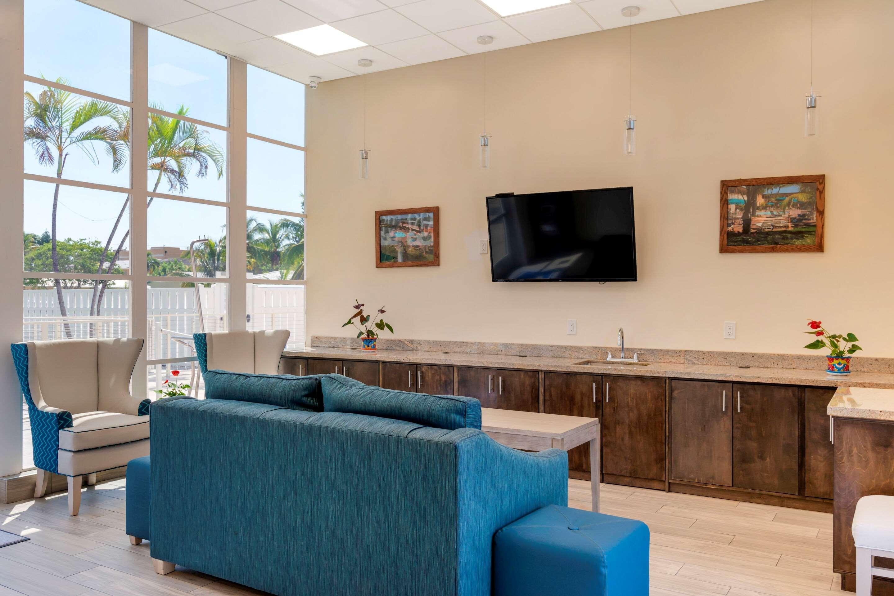 Downtown Hollywood Gardens Inn & Suites Екстериор снимка