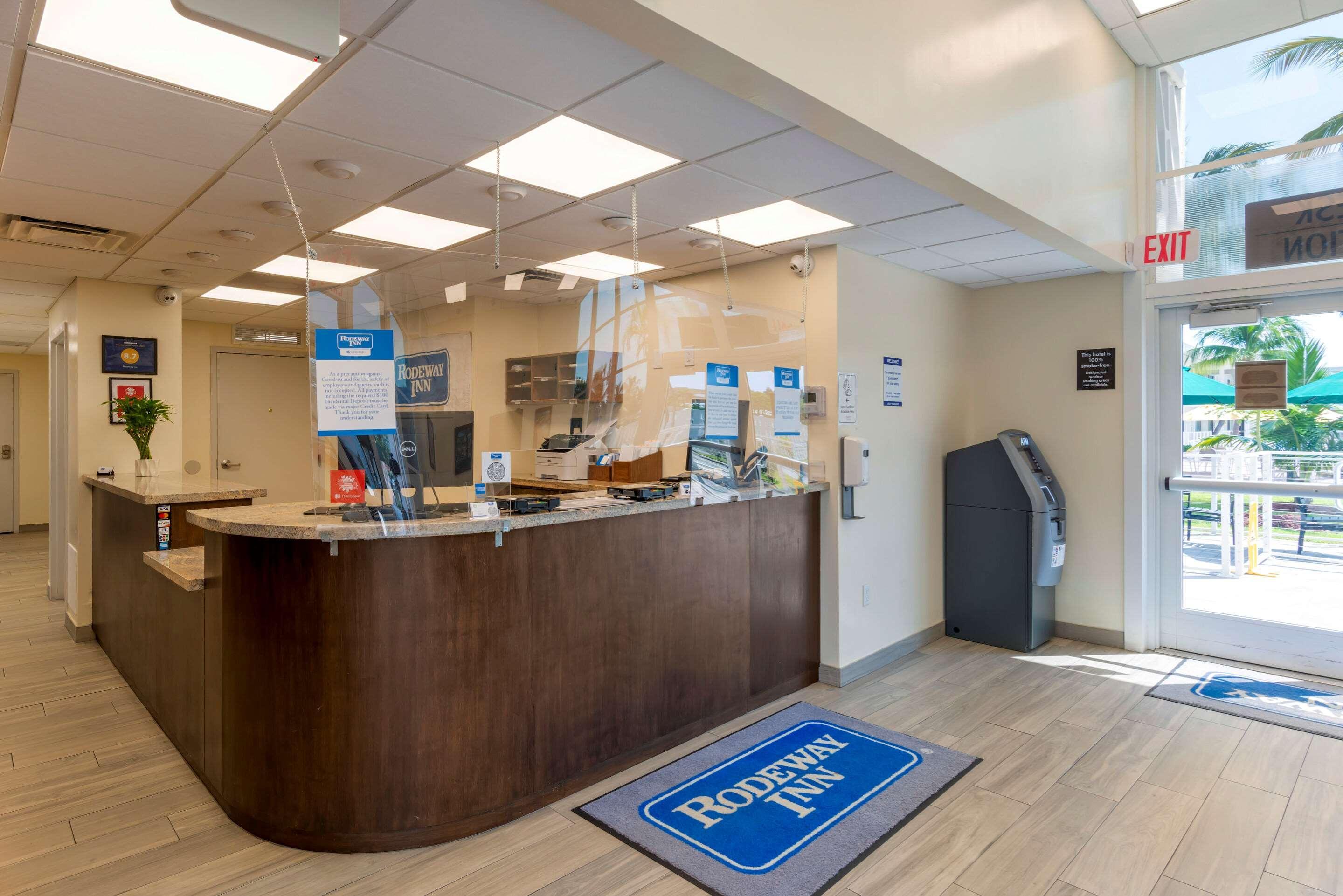 Downtown Hollywood Gardens Inn & Suites Екстериор снимка