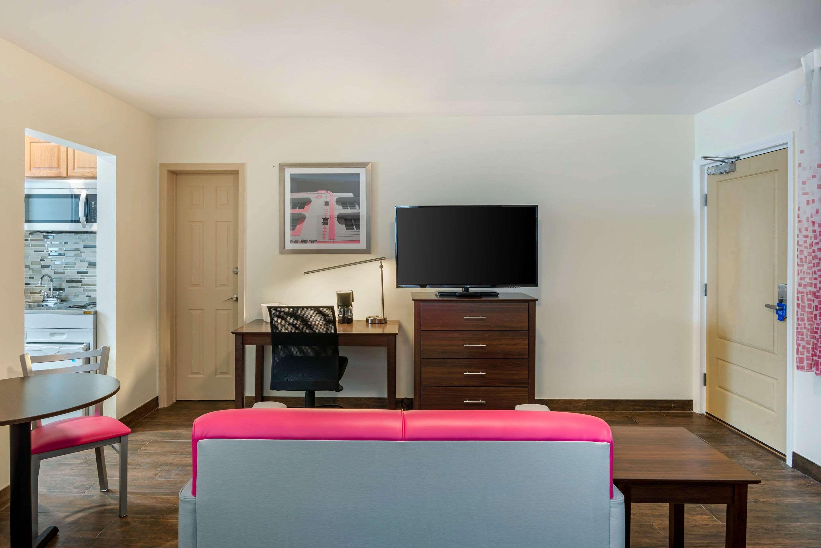 Downtown Hollywood Gardens Inn & Suites Екстериор снимка