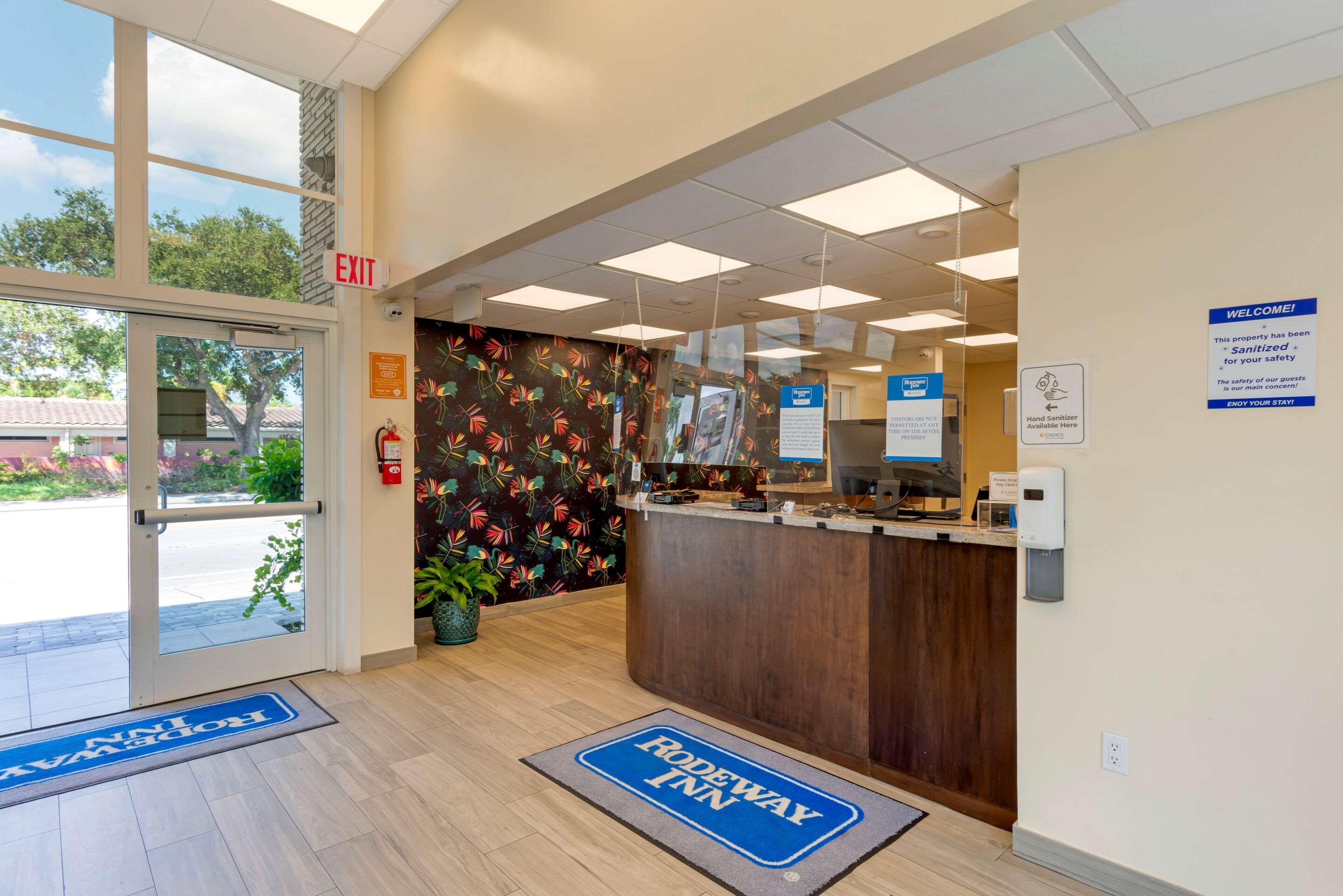 Downtown Hollywood Gardens Inn & Suites Екстериор снимка