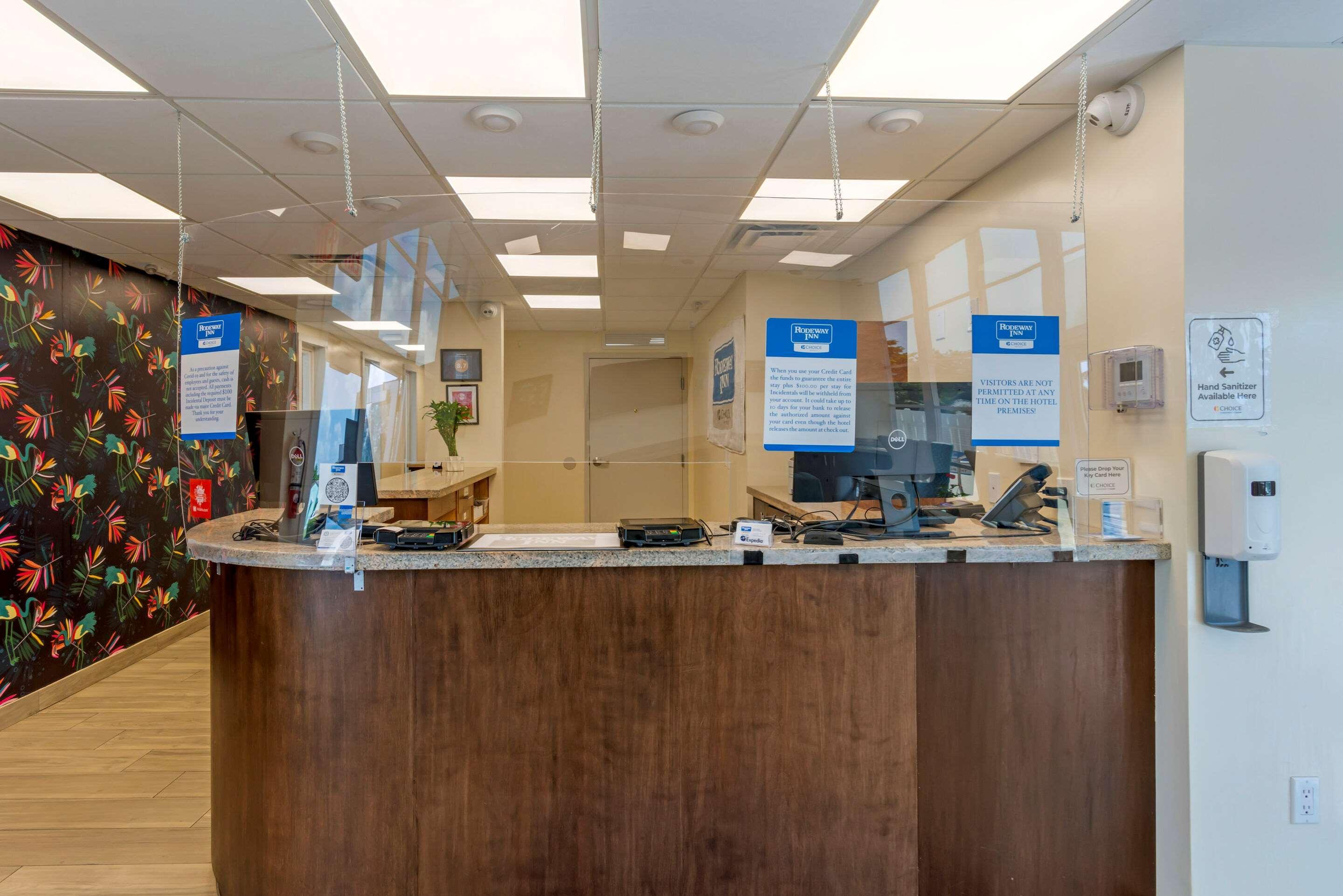 Downtown Hollywood Gardens Inn & Suites Екстериор снимка