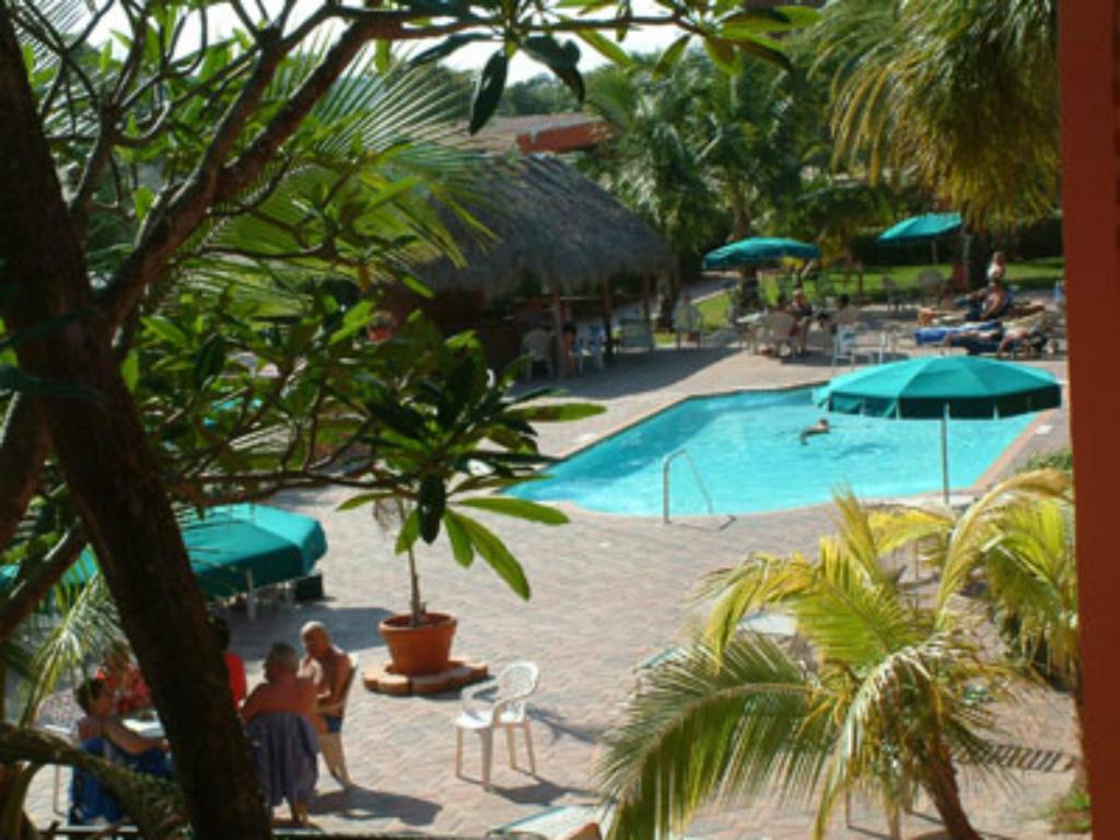 Downtown Hollywood Gardens Inn & Suites Екстериор снимка