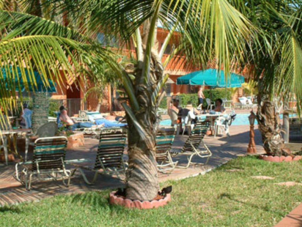 Downtown Hollywood Gardens Inn & Suites Екстериор снимка