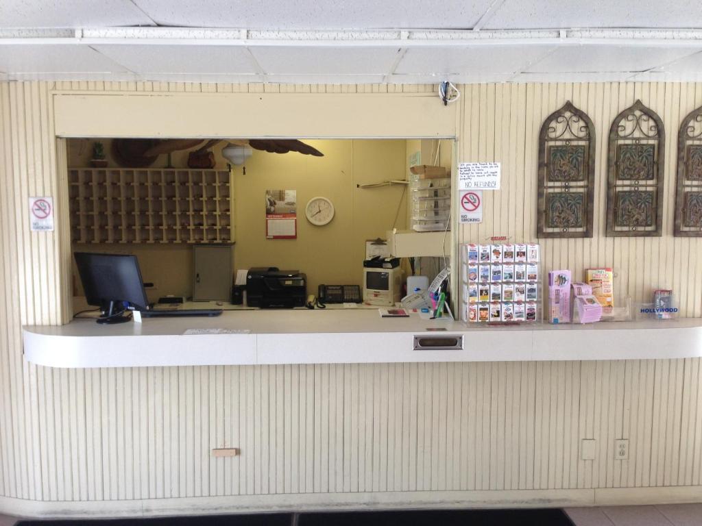 Downtown Hollywood Gardens Inn & Suites Екстериор снимка