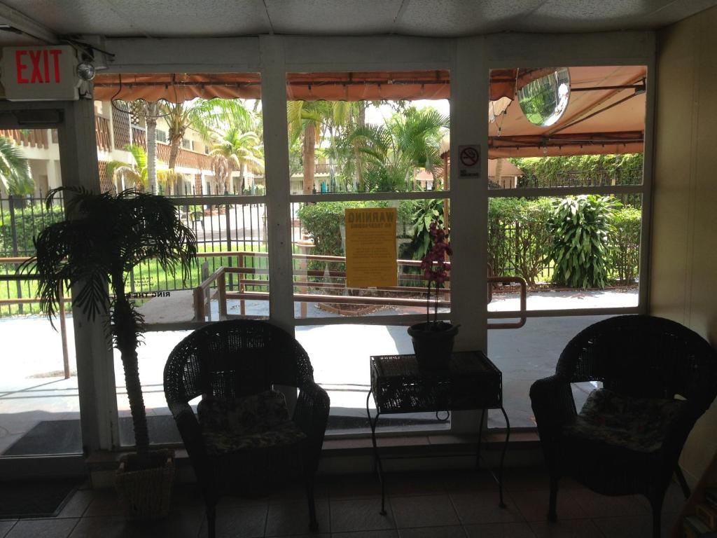 Downtown Hollywood Gardens Inn & Suites Екстериор снимка