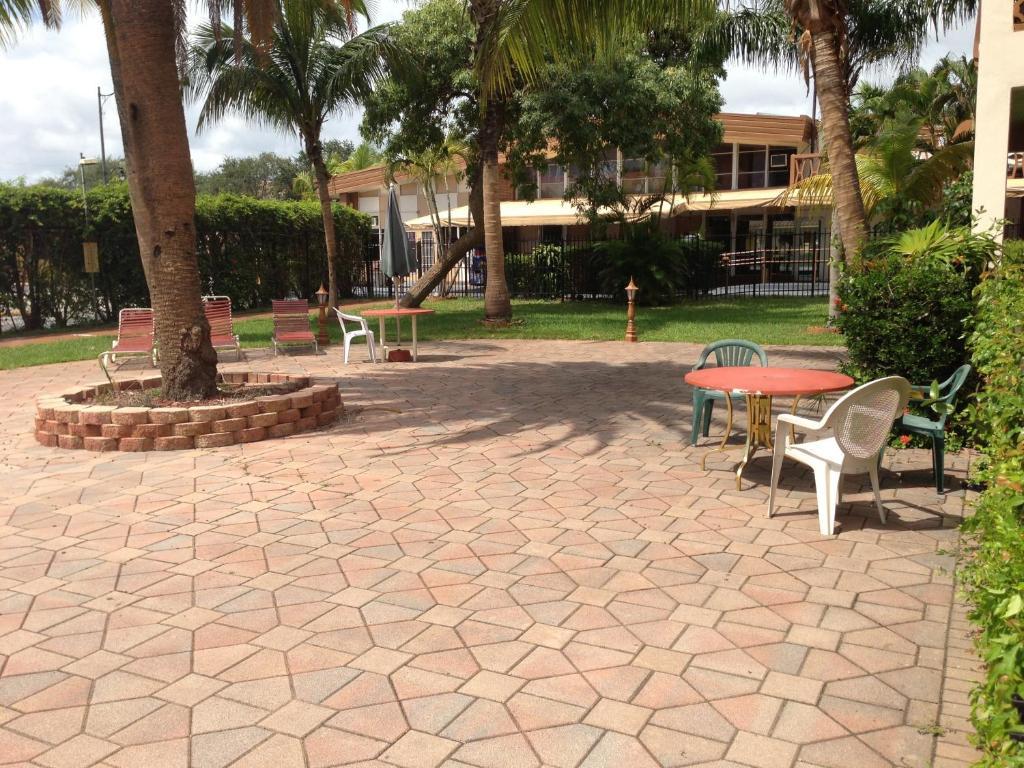 Downtown Hollywood Gardens Inn & Suites Екстериор снимка