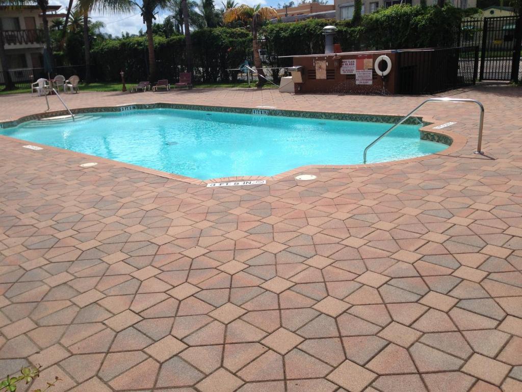 Downtown Hollywood Gardens Inn & Suites Екстериор снимка