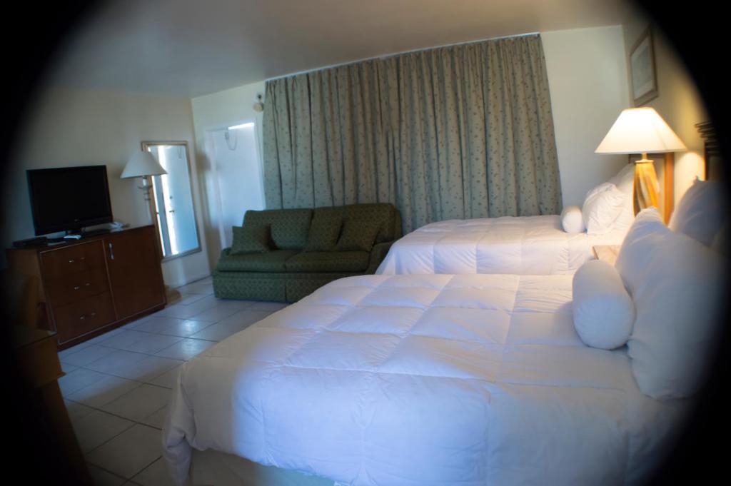 Downtown Hollywood Gardens Inn & Suites Екстериор снимка