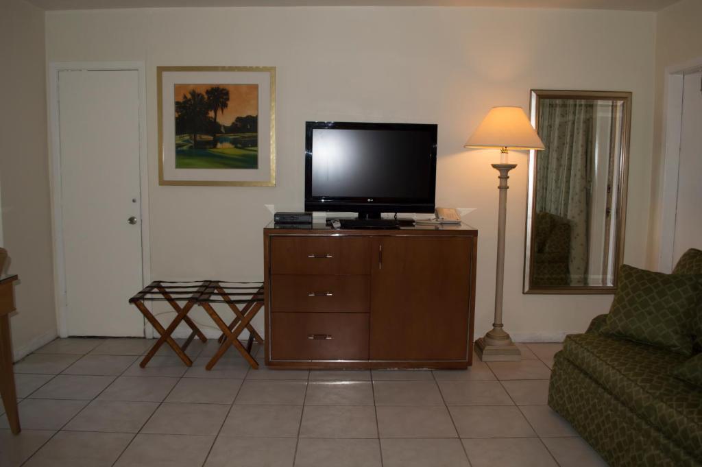 Downtown Hollywood Gardens Inn & Suites Екстериор снимка