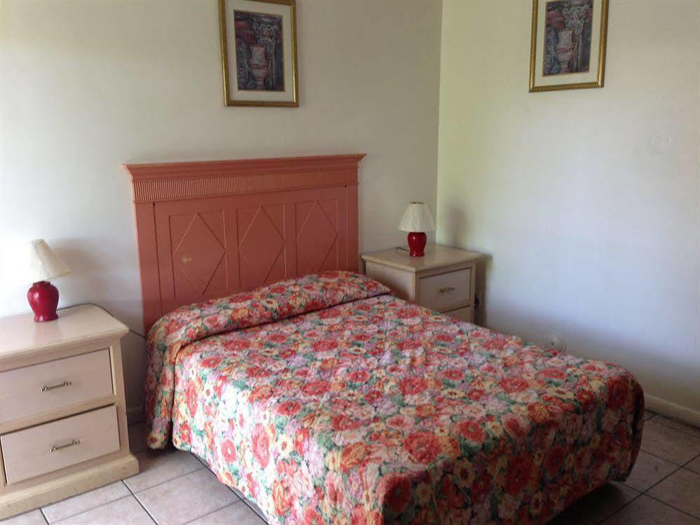 Downtown Hollywood Gardens Inn & Suites Екстериор снимка